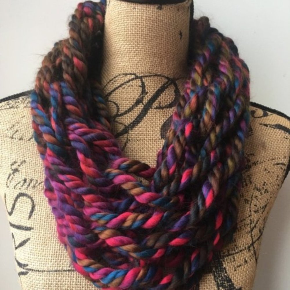 Women Knit infinity scarf chunky bulky purple cowl - Picture 3 of 8